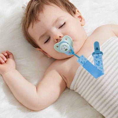 bebe dormant avec sa tetine en bouche