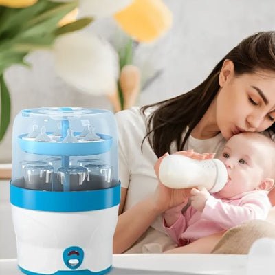 maman joyeux qui donne son lait a un enfant